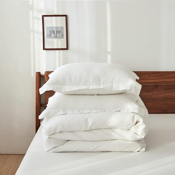 DWR linen standard shams, set of 2, in white. Crafted from natural linen fabric, these shams offer a crisp and clean look with a soft, breathable texture. Ideal for adding a touch of elegance and comfort to your bedding.